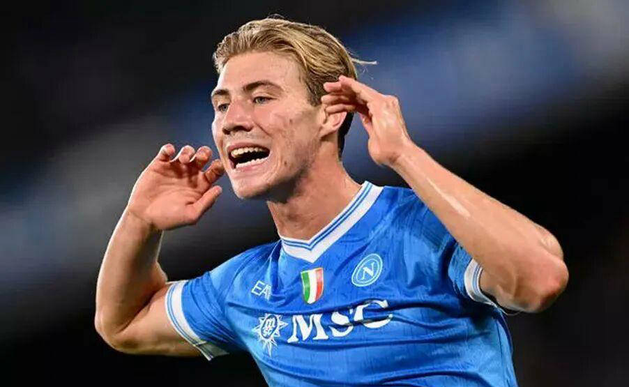 曼联同意4400万欧元出售霍伊伦德,转会细节料将尘埃落定